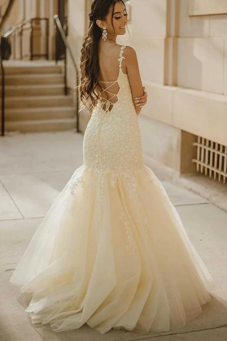 Vestido de fiesta largo de corte trompeta con cuello redondo, tirantes finos, sin espalda y sin mangas, con apliques